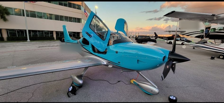 Teal Cirrus at sunset on the ramp
